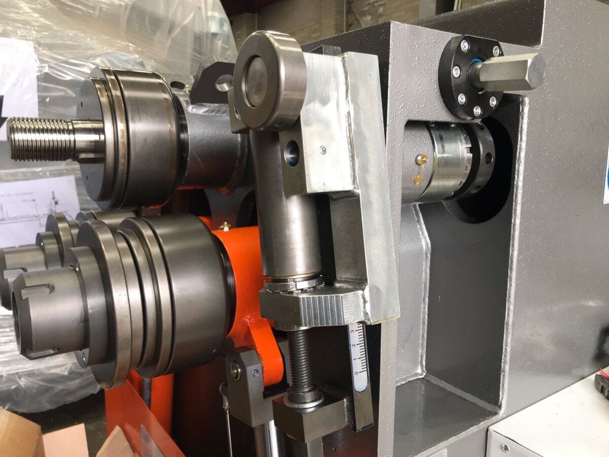COMAC - SERIE 3000 - MODEL 304HV - Section and Profile Rolling Machine
