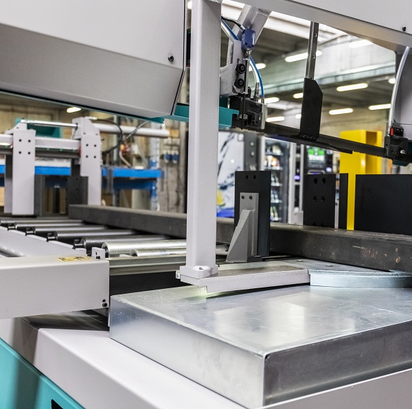 IMET – KTECH 652 - Automatic Double Column Bandsaws With CNC Control