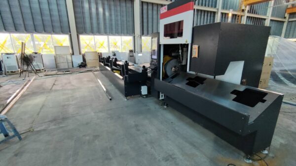 YLM LASERTUBE FIT - Fiber Laser Tube Cutting Machine