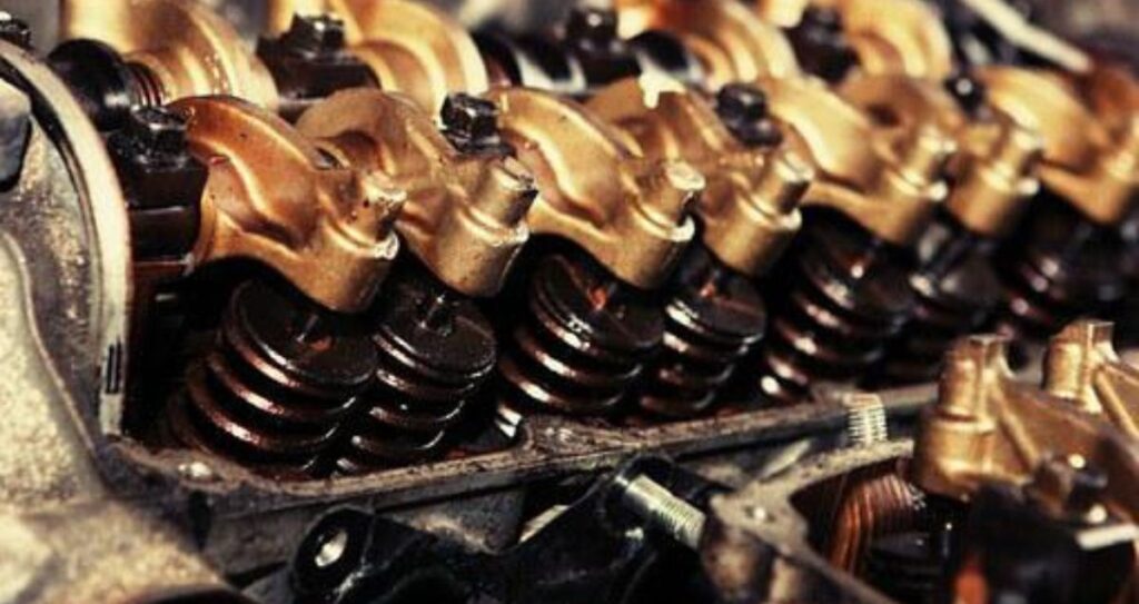 Machine Lubricant reduces Service and Maintenance costs in Heavy Machinery Machine Lubricant reduces Service and Maintenance costs in Heavy Machinery