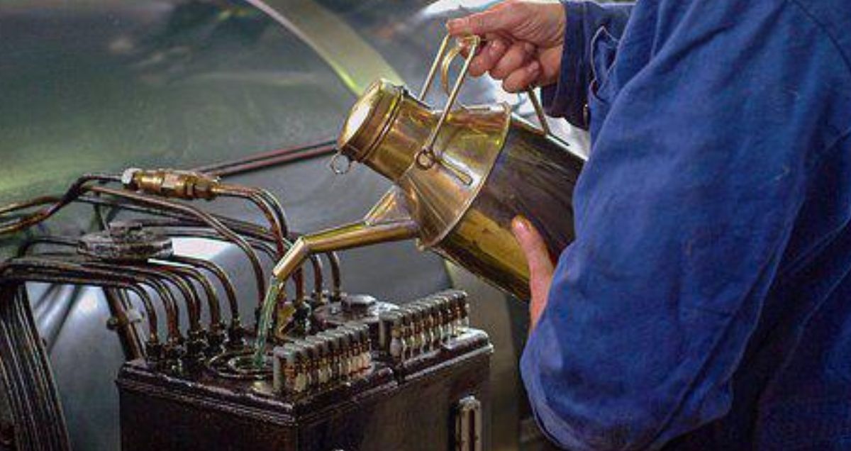 4 Steps to add Machine Oil in Machinery