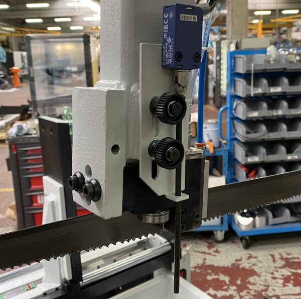 IMET H601 - Semiautomatic Bandsaw