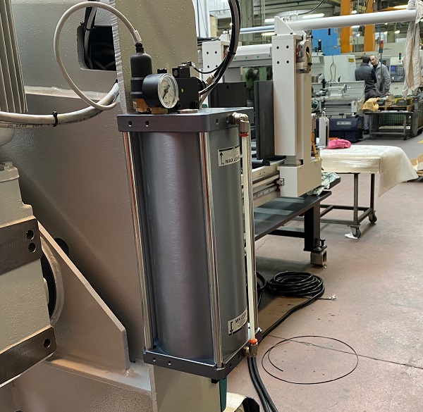IMET - KTECH 802 F3000 - Automatic Double Column Bandsaws With CNC Control